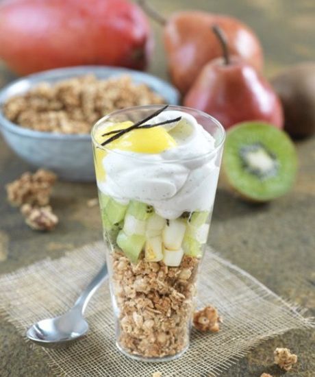 https://scarabee-biocoop.life/Tartare de kiwi et de poires sur lit de muesli