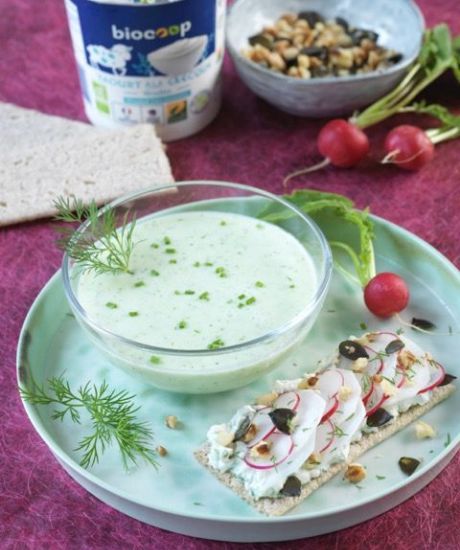 https://scarabee-biocoop.life/Soupe froide de concombre et tartine croquante
