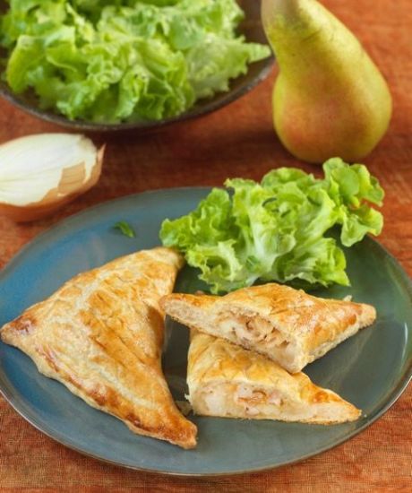 https://scarabee-biocoop.life/chaussons poire bacon oignons